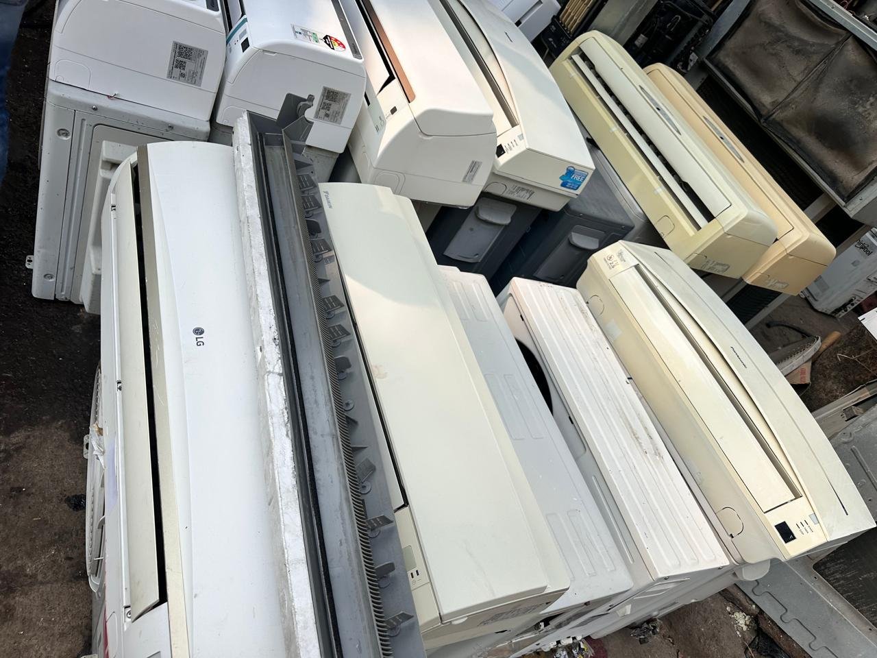 Old AC units available for buying and selling in Mumbai